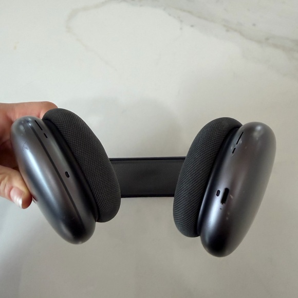 Apple AirPods Max Headphones - Picture 4 of 7